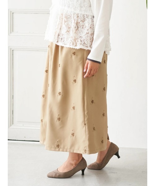 Re-J&SUPURE(リジェイアンドスプル)の「【大きいサイズ】【Sasaki Mikiコラボ】フラワー刺繍ナロースカート(スカート・レディース・ベージュ/ブラック・XXXX-LARGE/XXX-LARGE/XX-LARGE)」の5枚目の写真