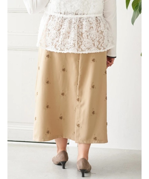 Re-J&SUPURE(リジェイアンドスプル)の「【大きいサイズ】【Sasaki Mikiコラボ】フラワー刺繍ナロースカート(スカート・レディース・ベージュ/ブラック・XXXX-LARGE/XXX-LARGE/XX-LARGE)」の6枚目の写真