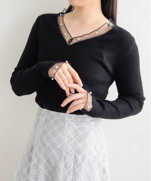 MISCH MASCH(ミッシュマッシュ)の「2026春夏新作 シアー切替フェミニンVネックニット(ニット/セーター・レディース・ホワイト/グレー/ブラック・フリ-)」の2枚目の写真