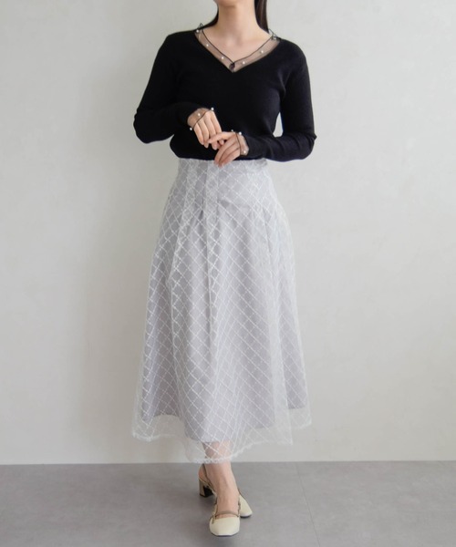 MISCH MASCH(ミッシュマッシュ)の「2026春夏新作 シアー切替フェミニンVネックニット(ニット/セーター・レディース・ホワイト/グレー/ブラック・フリ-)」の4枚目の写真