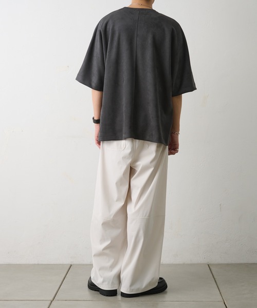 COLONY 2139(コロニートゥーワンスリーナイン)の「シンセティックスエードドルマンビッグT(Tシャツ/カットソー・メンズ・キャメル/チャコールグレー/アイボリー/ブラック・LARGE/MEDIUM)」の5枚目の写真