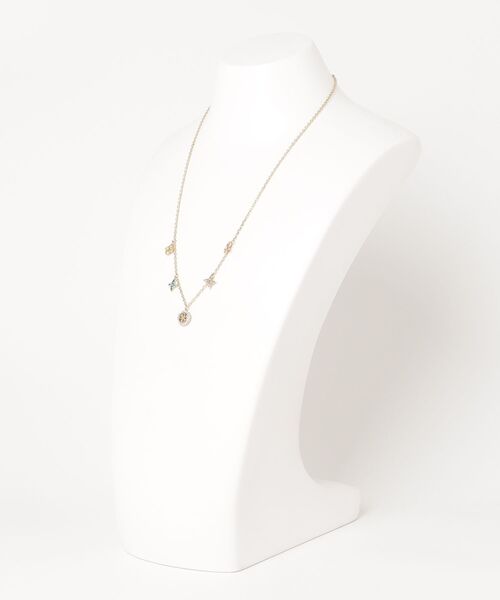 Guess(ゲス)の「SECRET GARDEN 16-18" Flower Charms Necklace アクセサリー ネックレス(ネックレス・レディース・ゴールド系その他・ONE SIZE)」の3枚目の写真