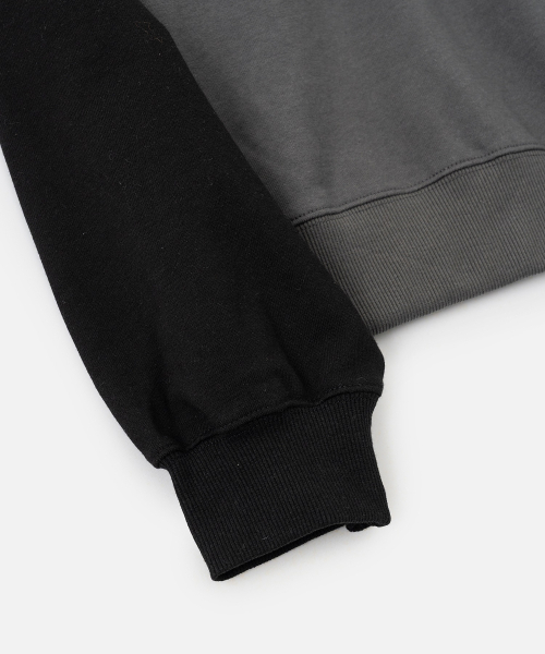 VASTIC(バスティック)の「ツートンマンツーマン_チャコール / ブラック(スウェット・メンズ・チャコール・MEDIUM/LARGE)」の5枚目の写真