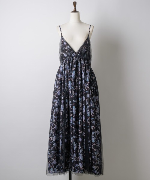 LA BELLE ETUDE（ラベルエチュード）の「オリジナルフラワー箔プリントBACKリボンキャミワンピース（ワンピース・レディース・ブラック・FREE）」の3枚目の写真