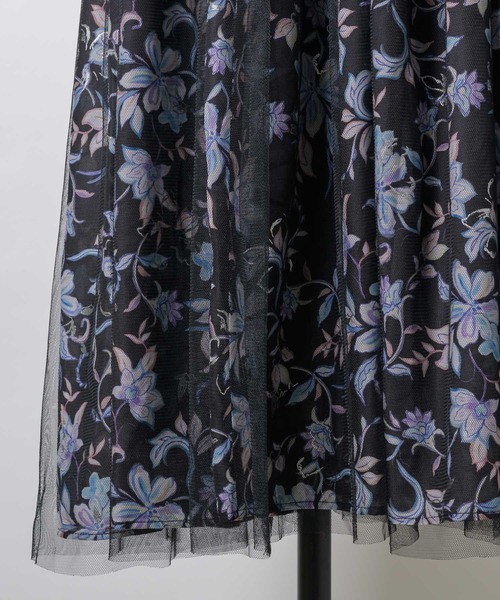 LA BELLE ETUDE（ラベルエチュード）の「オリジナルフラワー箔プリントBACKリボンキャミワンピース（ワンピース・レディース・ブラック・FREE）」の11枚目の写真