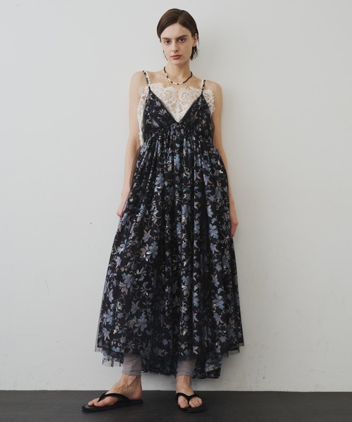 LA BELLE ETUDE（ラベルエチュード）の「オリジナルフラワー箔プリントBACKリボンキャミワンピース（ワンピース・レディース・ブラック・FREE）」の14枚目の写真