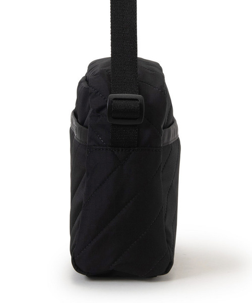 LeSportsac(レスポートサック)の「DANIELLA CROSSBODY ラインデボスブラック(ショルダーバッグ・レディース・ブラック・FREE)」の5枚目の写真