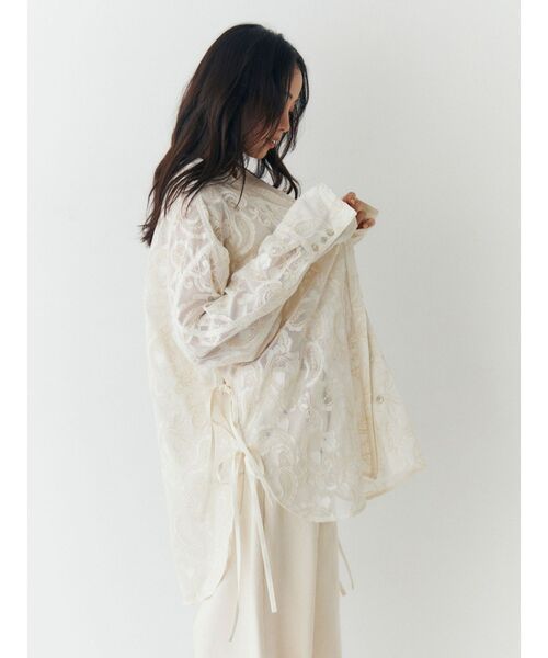 Ungrid（アングリッド）の「レース刺繍ルーズシャツ（シャツ/ブラウス・レディース・アイボリー/ブラック・FREE）」の4枚目の写真