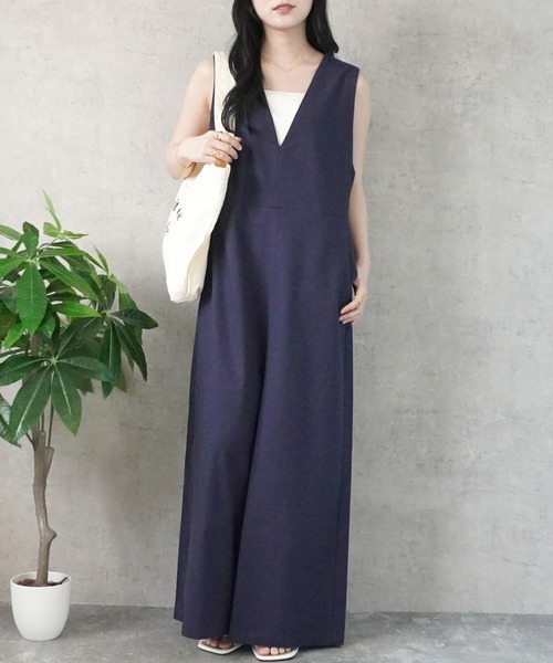 SELECT LEVERY（セレクトリベリー）の「Vネック綿麻サロペット ゆったり オールインワン（つなぎ/オールインワン・レディース・ブラック/ネイビー/オートミール/カーキ・SMALL/X-LARGE/LARGE/MEDIUM）」の4枚目の写真