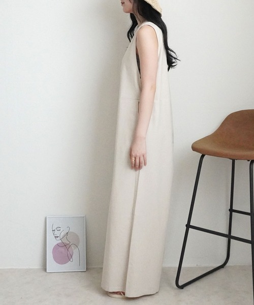 SELECT LEVERY（セレクトリベリー）の「Vネック綿麻サロペット ゆったり オールインワン（つなぎ/オールインワン・レディース・ブラック/ネイビー/オートミール/カーキ・SMALL/X-LARGE/LARGE/MEDIUM）」の7枚目の写真