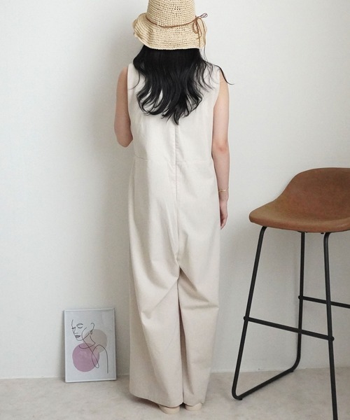 SELECT LEVERY（セレクトリベリー）の「Vネック綿麻サロペット ゆったり オールインワン（つなぎ/オールインワン・レディース・ブラック/ネイビー/オートミール/カーキ・SMALL/X-LARGE/LARGE/MEDIUM）」の8枚目の写真