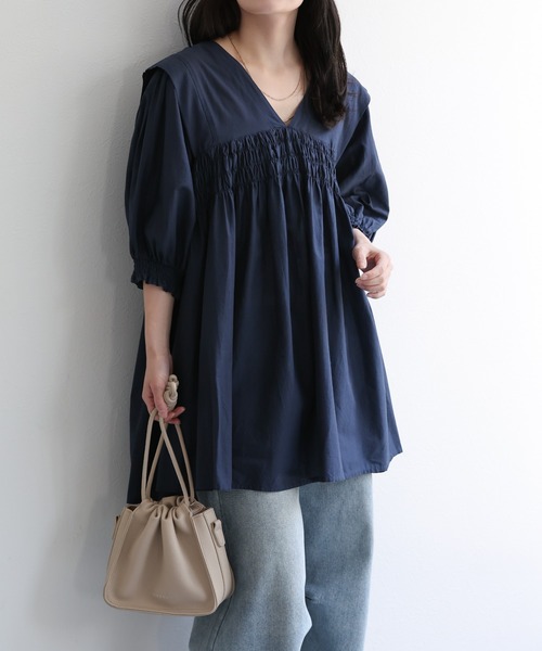 ap retro(アプレトロ)の「【India Fabric】2WAYコットンシャーリングブラウス / 軽やかに着映えるインドコットンブラウス(シャツ/ブラウス・レディース・ホワイト/ライトブルー/ネイビー/イエロー/ブラウン/ブラック・MEDIUM/LARGE)」の5枚目の写真