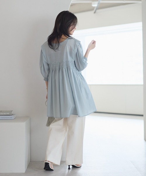 ap retro(アプレトロ)の「【India Fabric】2WAYコットンシャーリングブラウス / 軽やかに着映えるインドコットンブラウス(シャツ/ブラウス・レディース・ホワイト/ライトブルー/ネイビー/イエロー/ブラウン/ブラック・MEDIUM/LARGE)」の11枚目の写真