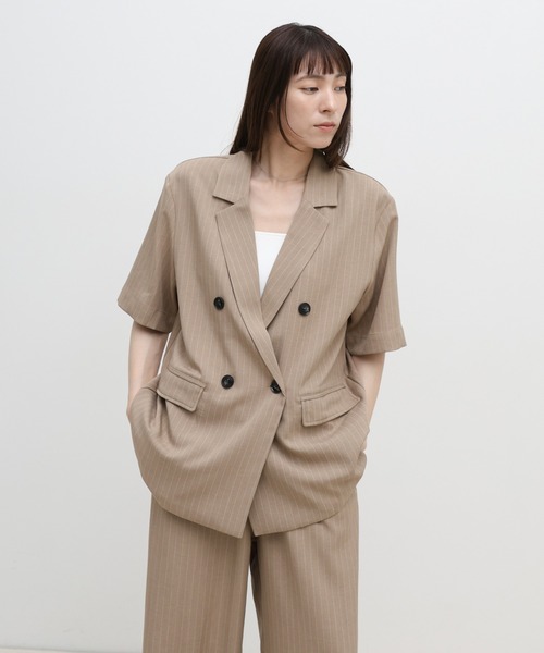 select MOCA（セレクトモカ）の「ピンストライプハーフスリーブジャケット【セットアップ対応可】（テーラードジャケット・レディース・ベージュ/チャコールグレー・FREE）」の2枚目の写真