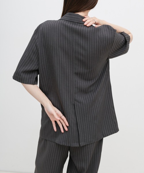 select MOCA（セレクトモカ）の「ピンストライプハーフスリーブジャケット【セットアップ対応可】（テーラードジャケット・レディース・ベージュ/チャコールグレー・FREE）」の4枚目の写真