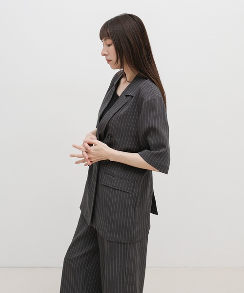 select MOCA（セレクトモカ）の「ピンストライプハーフスリーブジャケット【セットアップ対応可】（テーラードジャケット・レディース・ベージュ/チャコールグレー・FREE）」の3枚目の写真