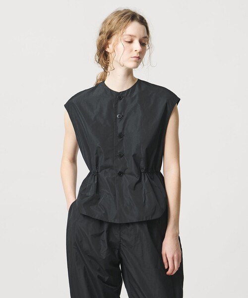 LOEFF（ロエフ）の「＜LOEFF＞グロッシー タフタ ベスト（ベスト・レディース・ブラック/ダークブラウン・FREE）」の4枚目の写真