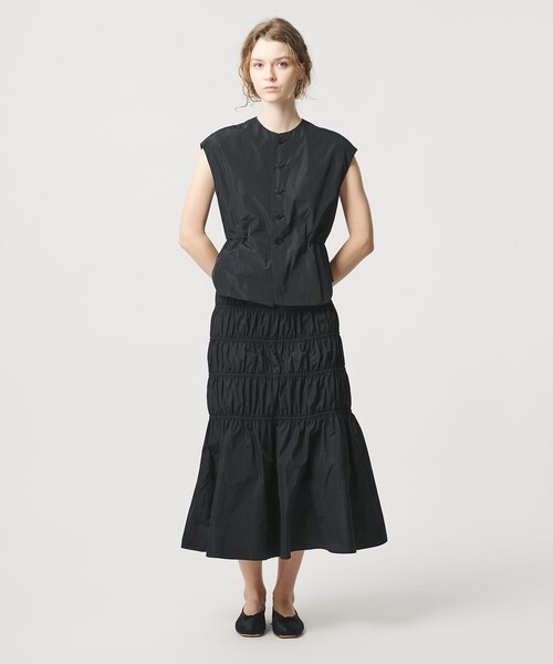 LOEFF（ロエフ）の「＜LOEFF＞グロッシー タフタ ベスト（ベスト・レディース・ブラック/ダークブラウン・FREE）」の5枚目の写真