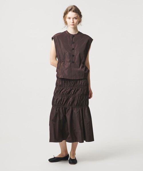 LOEFF（ロエフ）の「＜LOEFF＞グロッシー タフタ ベスト（ベスト・レディース・ブラック/ダークブラウン・FREE）」の8枚目の写真