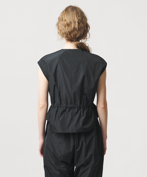 LOEFF（ロエフ）の「＜LOEFF＞グロッシー タフタ ベスト（ベスト・レディース・ブラック/ダークブラウン・FREE）」の3枚目の写真