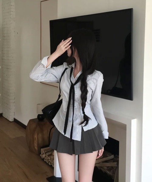 Emilie(エミリー)の「カシュクール ストライプ ウエストマークシャツ(Tシャツ/カットソー・レディース・チャコールグレー/ブルー/アイボリー・FREE)」の11枚目の写真