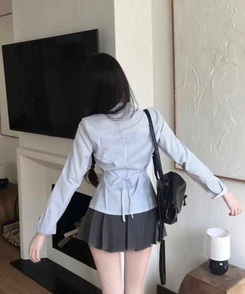 Emilie(エミリー)の「カシュクール ストライプ ウエストマークシャツ(Tシャツ/カットソー・レディース・チャコールグレー/ブルー/アイボリー・FREE)」の12枚目の写真