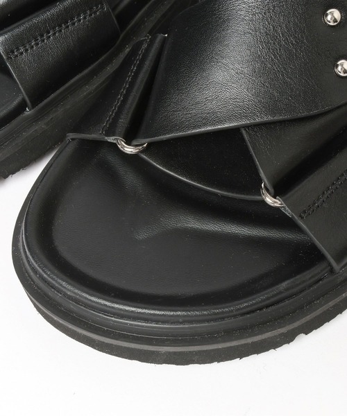 BAYFLOW（ベイフロー）の「クロスベルトフラットサンダル（サンダル・レディース・ブラック/アイボリー・LARGE/MEDIUM）」の16枚目の写真