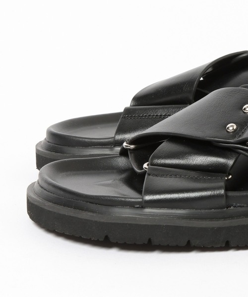 BAYFLOW（ベイフロー）の「クロスベルトフラットサンダル（サンダル・レディース・ブラック/アイボリー・LARGE/MEDIUM）」の17枚目の写真