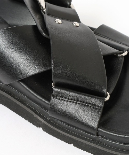 BAYFLOW（ベイフロー）の「クロスベルトフラットサンダル（サンダル・レディース・ブラック/アイボリー・LARGE/MEDIUM）」の19枚目の写真