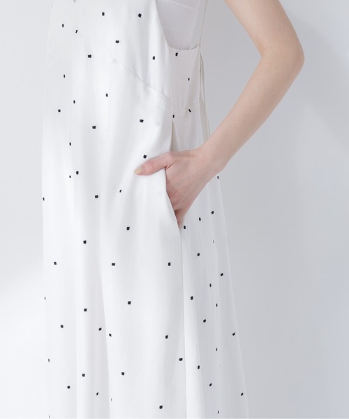 NATURAL BEAUTY BASIC（ナチュラルビューティーベーシック）の「スクエアドットキャミワンピース（ワンピース・レディース・ホワイト系その他/ブラック系その他2・P/S/MEDIUM）」の9枚目の写真