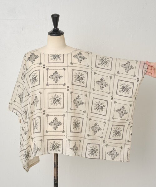 BEARDSLEY（ビアズリー）の「刺繍風プリントプルオーバー（Tシャツ/カットソー・レディース・ブルー/ブラック・FREE）」の8枚目の写真