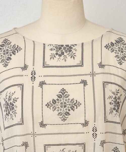 BEARDSLEY（ビアズリー）の「刺繍風プリントプルオーバー（Tシャツ/カットソー・レディース・ブルー/ブラック・FREE）」の13枚目の写真
