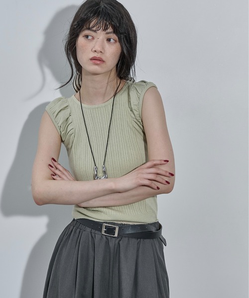 THE YOn(ザヨン)の「ギャザーショルダーリブニット(ニット/セーター・レディース・グレー/ブラック/セージグリーン/アイボリー・FREE)」の1枚目の写真