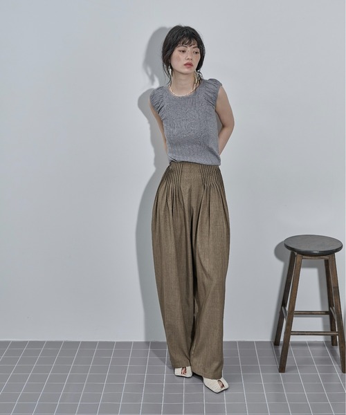 THE YOn(ザヨン)の「ギャザーショルダーリブニット(ニット/セーター・レディース・グレー/ブラック/セージグリーン/アイボリー・FREE)」の5枚目の写真