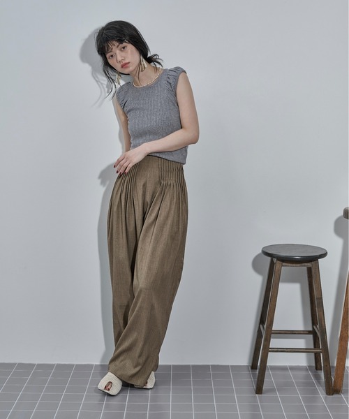 THE YOn(ザヨン)の「ギャザーショルダーリブニット(ニット/セーター・レディース・グレー/ブラック/セージグリーン/アイボリー・FREE)」の7枚目の写真