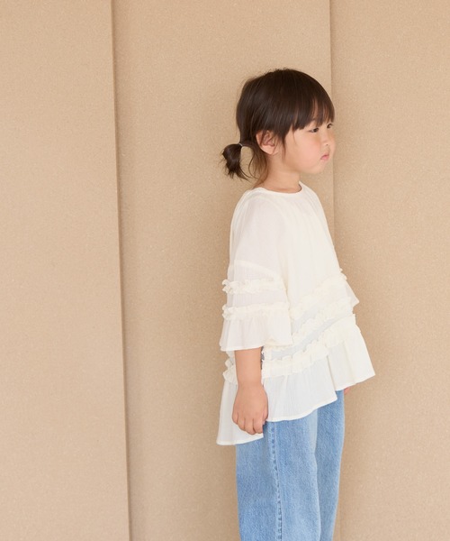 LOWRYS FARM（ローリーズファーム）の「ヨウリュウフリルブラウス　671970（シャツ/ブラウス・キッズ・アイボリー/ブラック/パープル・110cm/120cm/130cm/140cm/150cm）」の2枚目の写真