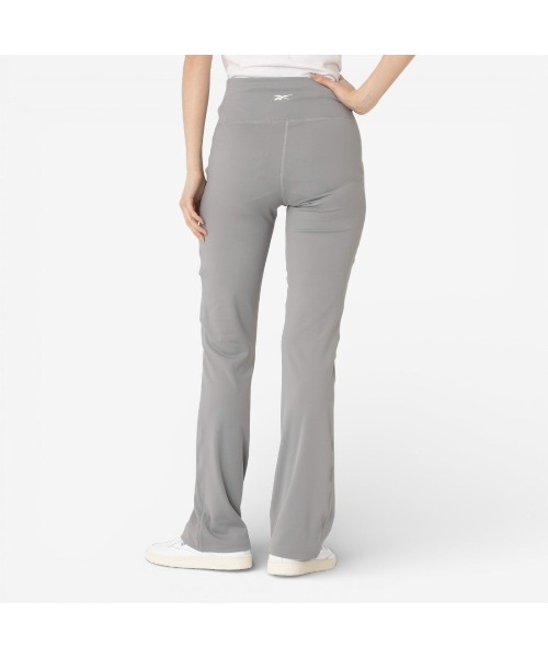 Reebok(リーボック)の「ラックス ハイライズ フレアパンツ / LUX HIGH RISE FLARE PANTS(その他パンツ・レディース・グレー/アイボリー/ブラック・SMALL/MEDIUM/LARGE/X-SMALL)」の5枚目の写真