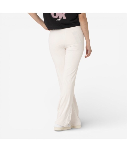 Reebok(リーボック)の「ラックス ハイライズ フレアパンツ / LUX HIGH RISE FLARE PANTS(その他パンツ・レディース・グレー/アイボリー/ブラック・SMALL/MEDIUM/LARGE/X-SMALL)」の19枚目の写真