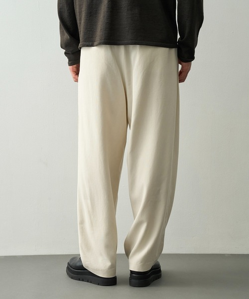concause(コンコース)の「【concause/コンコース】別注tencel wide slacls(スラックス・メンズ・オフホワイト/ブラック・4/5)」の5枚目の写真