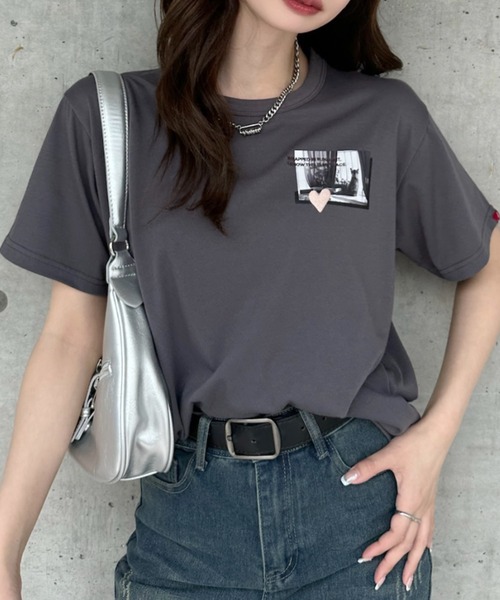 Ada.(エイダ)の「Cat by the window オーバーサイズ プリント 刺繍 Tシャツ ◎(Tシャツ/カットソー・レディース・ホワイト/チャコール/イエロー系/ブラック・M/S/L)」の21枚目の写真