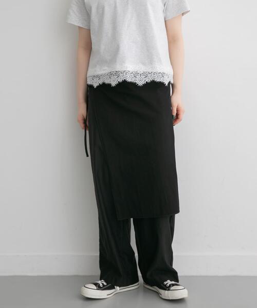 FORK&SPOON（フォークアンドスプーン）の「FORK&SPOON　レイヤードエプロンパンツ（その他パンツ・レディース・ブラック/オレンジ・1/2）」の4枚目の写真