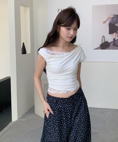 at12:03（アットイチニーゼロサン）の「胸元ドレープ ギャザー レースドッキング ワンショルダー 半袖 Tシャツ（Tシャツ/カットソー・レディース・ホワイト/ブラック・M）」の18枚目の写真