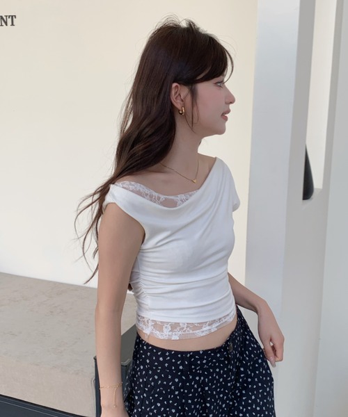 at12:03（アットイチニーゼロサン）の「胸元ドレープ ギャザー レースドッキング ワンショルダー 半袖 Tシャツ（Tシャツ/カットソー・レディース・ホワイト/ブラック・M）」の13枚目の写真