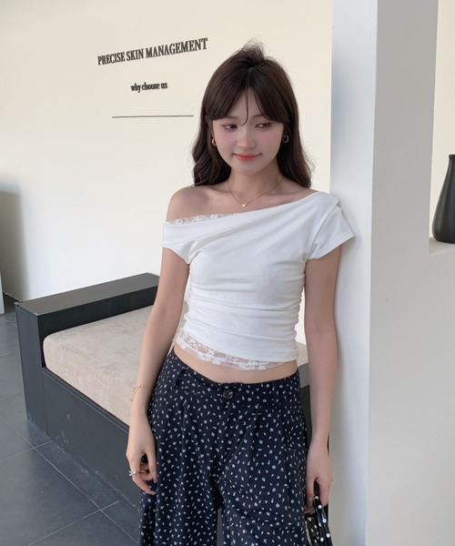 at12:03（アットイチニーゼロサン）の「胸元ドレープ ギャザー レースドッキング ワンショルダー 半袖 Tシャツ（Tシャツ/カットソー・レディース・ホワイト/ブラック・M）」の16枚目の写真