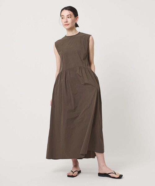 BEAUTY&YOUTH UNITED ARROWS（ビューティーアンドユースユナイテッドアローズ）の「360°MASTER ICE ノースリーブ ワンピース UVカット 接触冷感 防シワ はっ水 ウォッシャブル（ワンピース・レディース・ブラック/ダークブラウン・XS/S/M）」の3枚目の写真