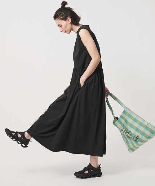 BEAUTY&YOUTH UNITED ARROWS（ビューティーアンドユースユナイテッドアローズ）の「360°MASTER ICE ノースリーブ ワンピース UVカット 接触冷感 防シワ はっ水 ウォッシャブル（ワンピース・レディース・ブラック/ダークブラウン・XS/S/M）」の8枚目の写真