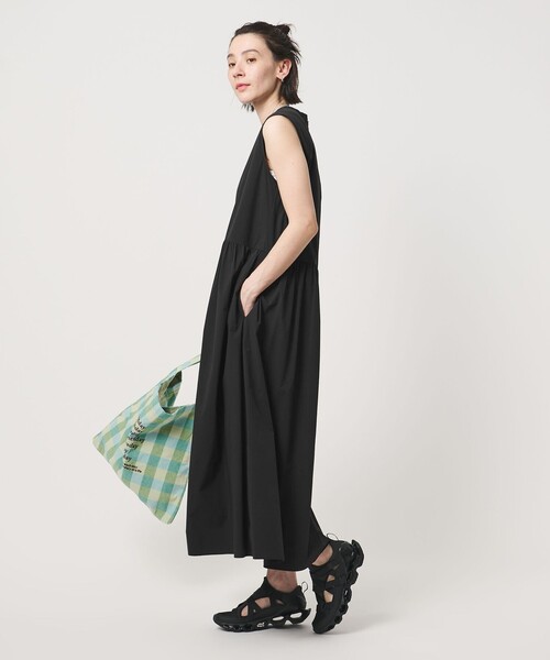 BEAUTY&YOUTH UNITED ARROWS（ビューティーアンドユースユナイテッドアローズ）の「360°MASTER ICE ノースリーブ ワンピース UVカット 接触冷感 防シワ はっ水 ウォッシャブル（ワンピース・レディース・ブラック/ダークブラウン・XS/S/M）」の9枚目の写真
