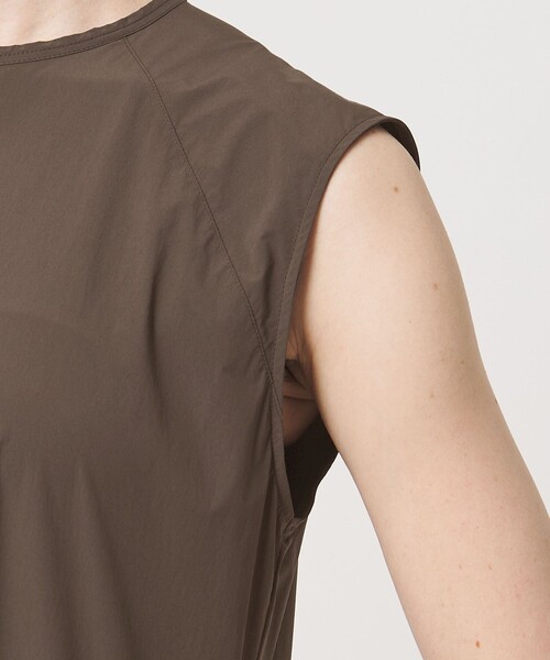 BEAUTY&YOUTH UNITED ARROWS（ビューティーアンドユースユナイテッドアローズ）の「360°MASTER ICE ノースリーブ ワンピース UVカット 接触冷感 防シワ はっ水 ウォッシャブル（ワンピース・レディース・ブラック/ダークブラウン・XS/S/M）」の14枚目の写真