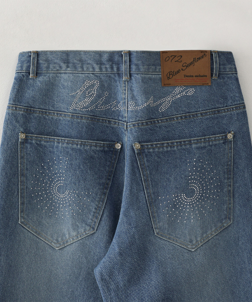 BLUESUNFLOWER(ブルーサンフラワー)の「セミフレアホットフィックスジーンズ(デニムパンツ・レディース・その他・SMALL/MEDIUM)」の4枚目の写真