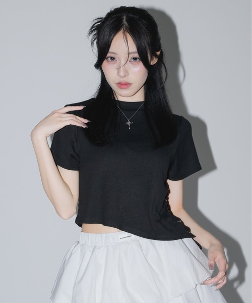 17HR(セブンティーンアワーズ)の「サイドレースアップリブTシャツ(Tシャツ/カットソー・レディース・ブルー/ホワイト/ブラック・FREE)」の1枚目の写真